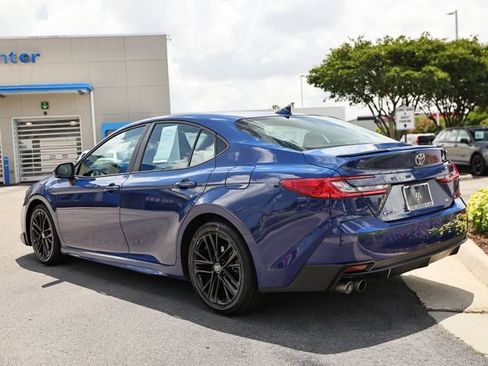 Used 2025 Toyota Camry SE FWD image 4
