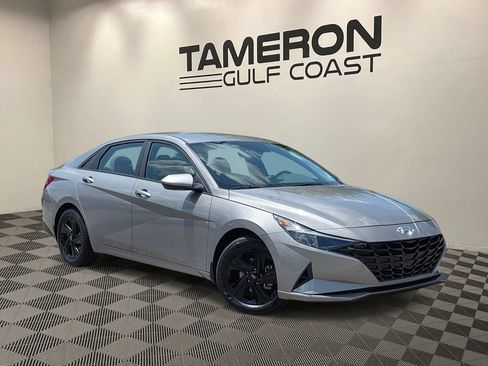 Used 2023 Hyundai Elantra SEL FWD image 1