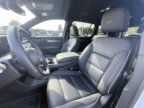 Used 2025 Buick Enclave Sport Touring FWD image 6