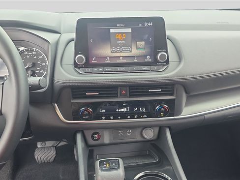 Used 2025 Nissan Rogue SV FWD image 21