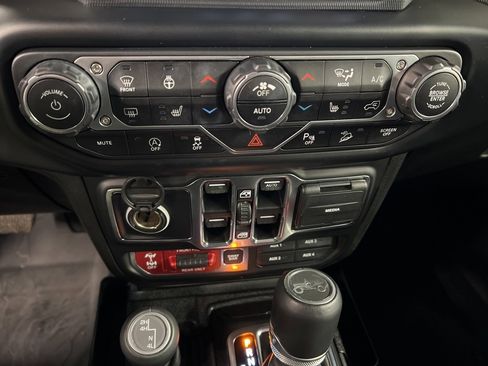 Used 2019 Jeep Wrangler Unlimited Rubicon w/ Dual Top Group image 13