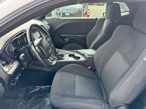 Used 2019 Dodge Challenger R/T w/ Driver Convenience Group image 10