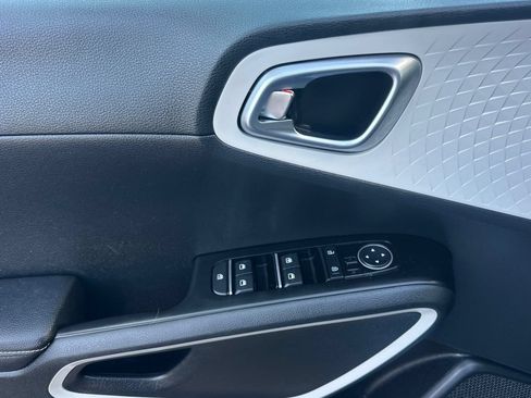 Used 2023 Kia Soul GT-Line FWD image 11