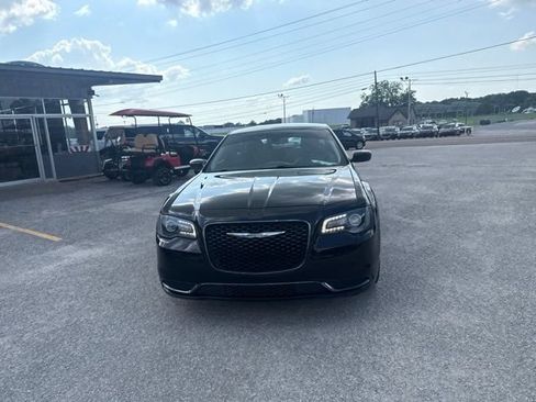 Used 2018 Chrysler 300 Touring w/ Sport Appearance Package RWD image 8