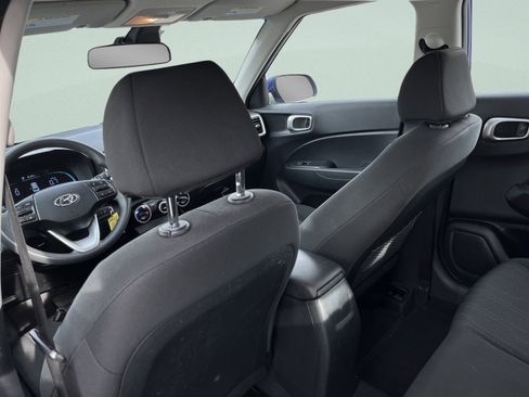 Used 2023 Hyundai Venue SE image 24