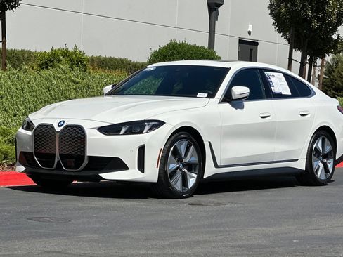 Used 2025 BMW i4 eDrive40 w/ Driving Assistance Package image 9