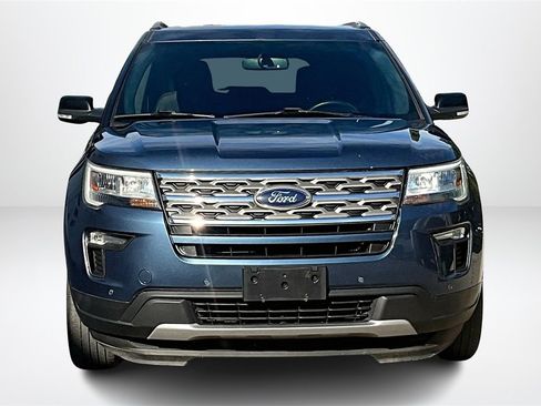 Used 2018 Ford Explorer XLT w/ XLT Technology Feature Bundle image 2
