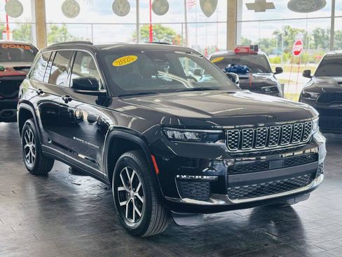 Used 2025 Jeep Grand Cherokee Limited AWD/4WD image 1