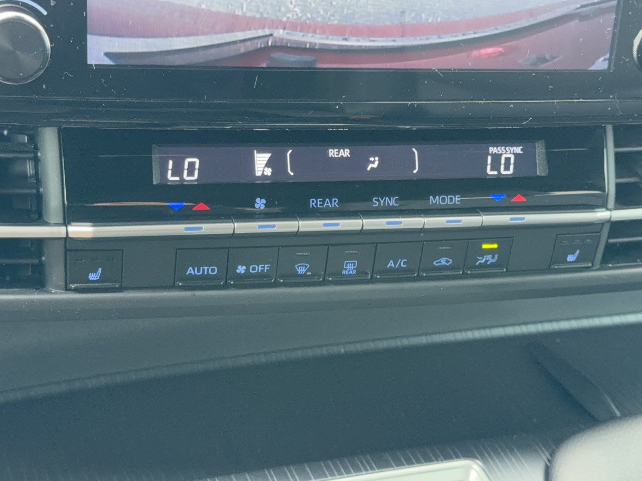 Used 2024 Toyota Sienna XSE FWD image 22