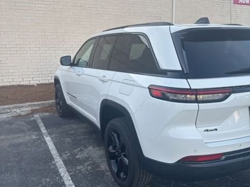 Used 2022 Jeep Grand Cherokee Altitude image 3