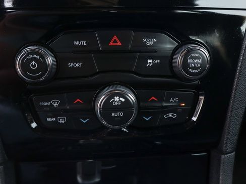 Used 2020 Chrysler 300 S image 33