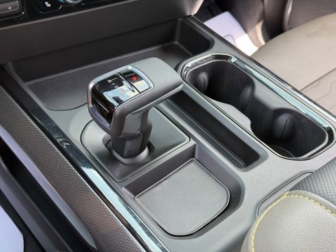 Used 2023 Chevrolet Silverado 1500 ZR2 image 32