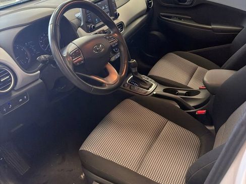 Used 2021 Hyundai Kona SEL FWD image 2