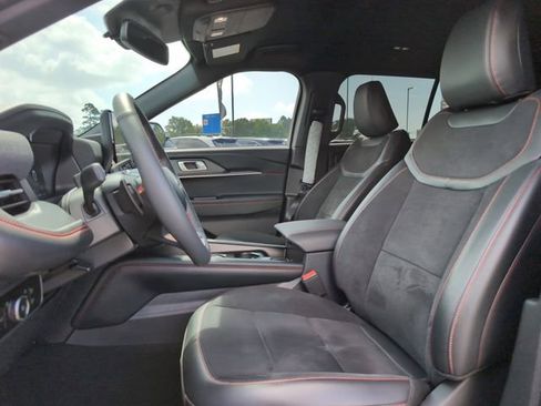 Used 2025 Ford Explorer ST RWD image 13