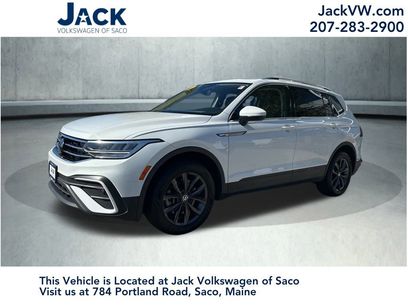Used 2022 Volkswagen Tiguan SE w/ Panoramic Sunroof Package