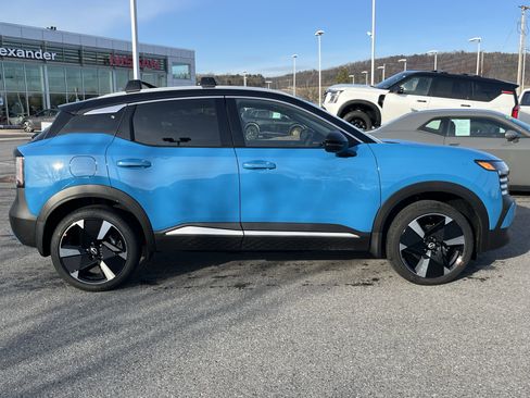 New 2026 Nissan Kicks SR w/ Cold Weather Package image 2