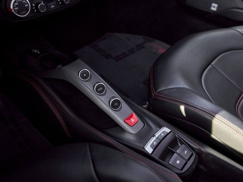 Used 2019 Ferrari 488 Spider Base image 60