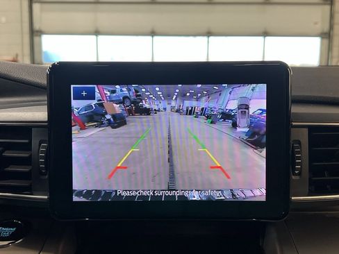 Used 2022 Ford Explorer XLT w/ Equipment Group 202A image 26