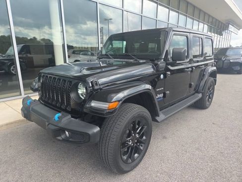 Used 2022 Jeep Wrangler Unlimited Sahara w/ Cold Weather Group AWD/4WD image 3