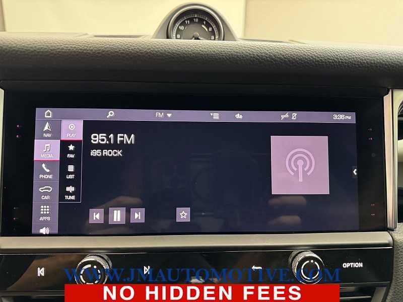 Used 2023 Porsche Macan AWD/4WD image 23