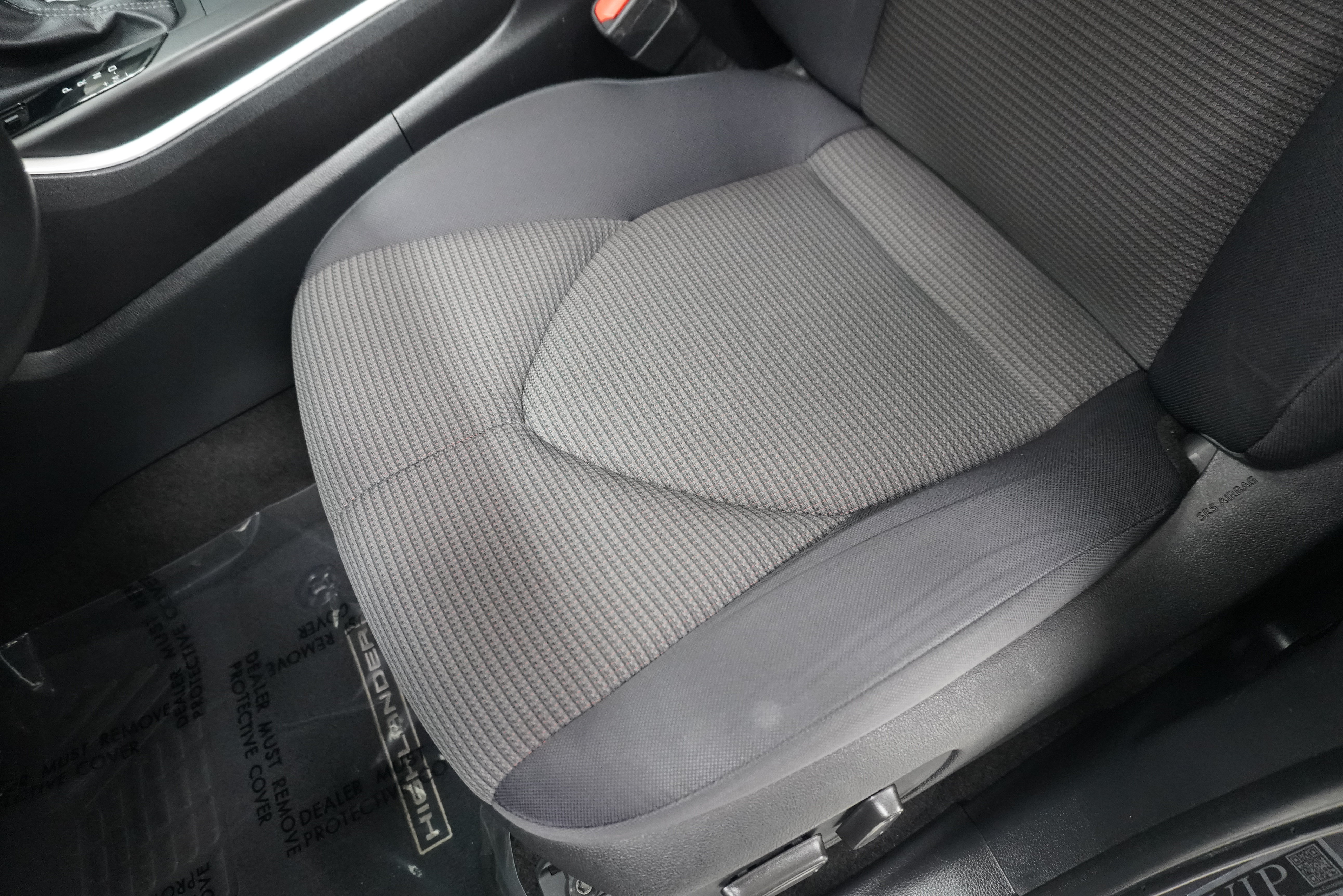 Used 2024 Toyota Highlander LE FWD image 12