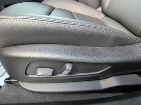 New 2025 Cadillac XT5 Luxury image 19