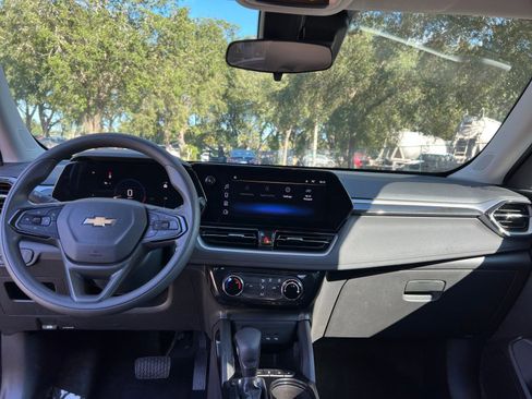 Used 2025 Chevrolet TrailBlazer LT image 32