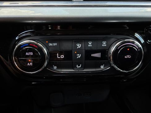Used 2025 Chevrolet Trax LT w/ LT Convenience Package FWD image 25