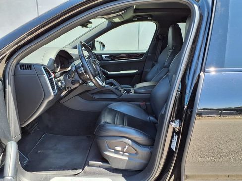 Used 2020 Porsche Cayenne AWD/4WD image 7