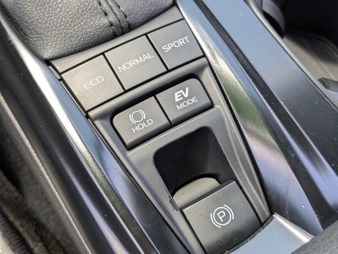 Used 2025 Toyota Camry SE FWD image 27