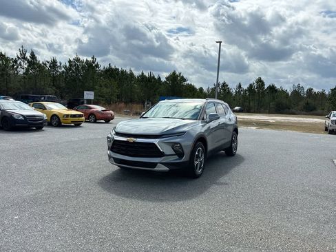 Used 2024 Chevrolet Blazer LT image 2