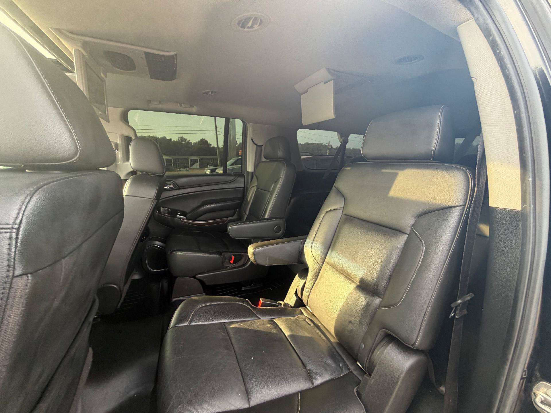 Used 2019 Chevrolet Suburban LT w/ LT Signature Package AWD/4WD image 11