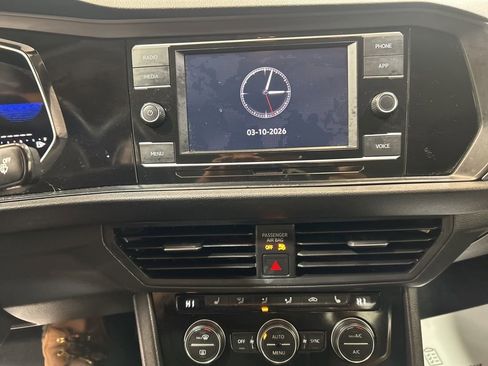 Used 2024 Volkswagen Jetta SE image 27