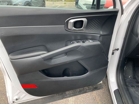 Used 2024 Kia Sorento S image 18