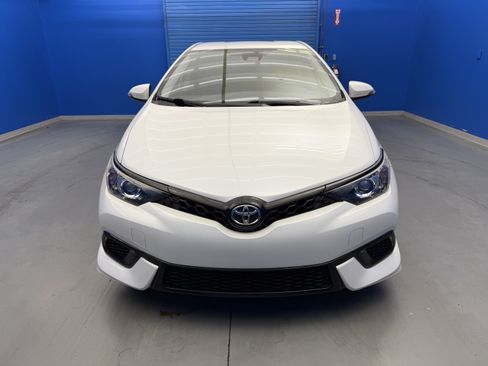 Used 2018 Toyota Corolla iM FWD image 3