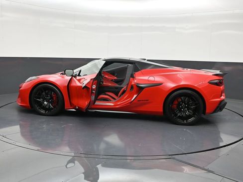 Used 2025 Chevrolet Corvette Z06 w/ Stealth Interior Trim Package image 32