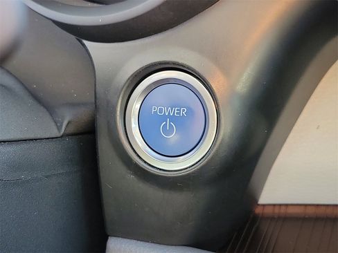 Used 2024 Toyota Sienna XLE image 32