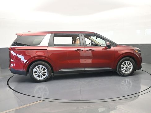 Used 2024 Kia Carnival LX FWD image 7