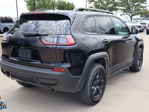 Used 2022 Jeep Cherokee Latitude AWD/4WD image 3
