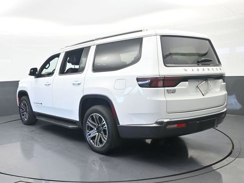 Used 2022 Jeep Wagoneer Series III RWD image 4