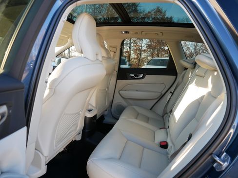 Used 2019 Volvo XC60 T8 Inscription w/ Advanced Package image 35