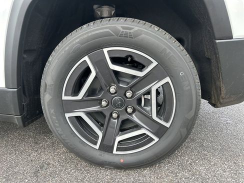 New 2026 Jeep Cherokee Limited image 39