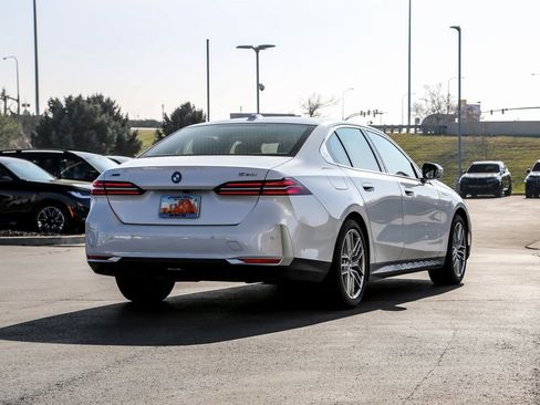 Used 2025 BMW 530i xDrive w/ Premium Package image 5