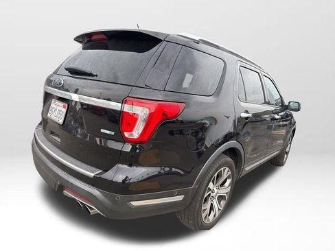 Used 2019 Ford Explorer Platinum image 11