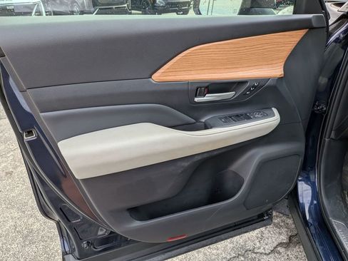 Used 2025 Toyota Grand Highlander XLE image 10