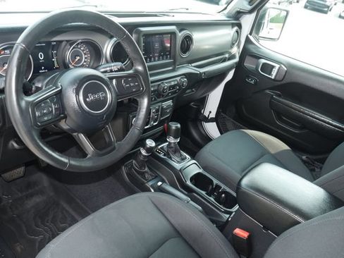 Used 2023 Jeep Gladiator Sport AWD/4WD image 16