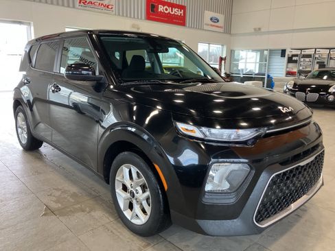 Used 2022 Kia Soul LX w/ Technology Package image 3