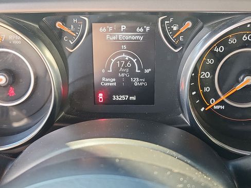 Used 2022 Jeep Gladiator Sport image 21