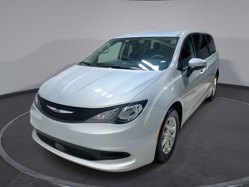 Used 2023 Chrysler Voyager LX FWD image 1