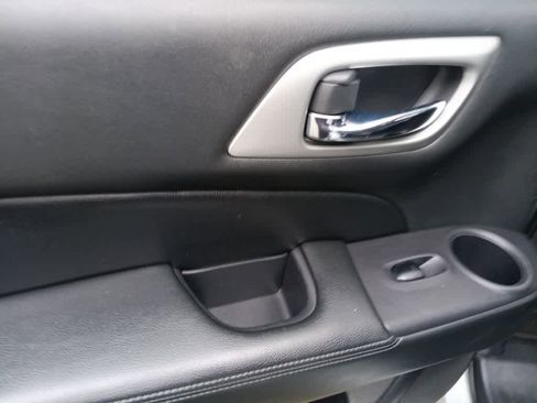 Used 2020 Nissan Pathfinder SL image 21